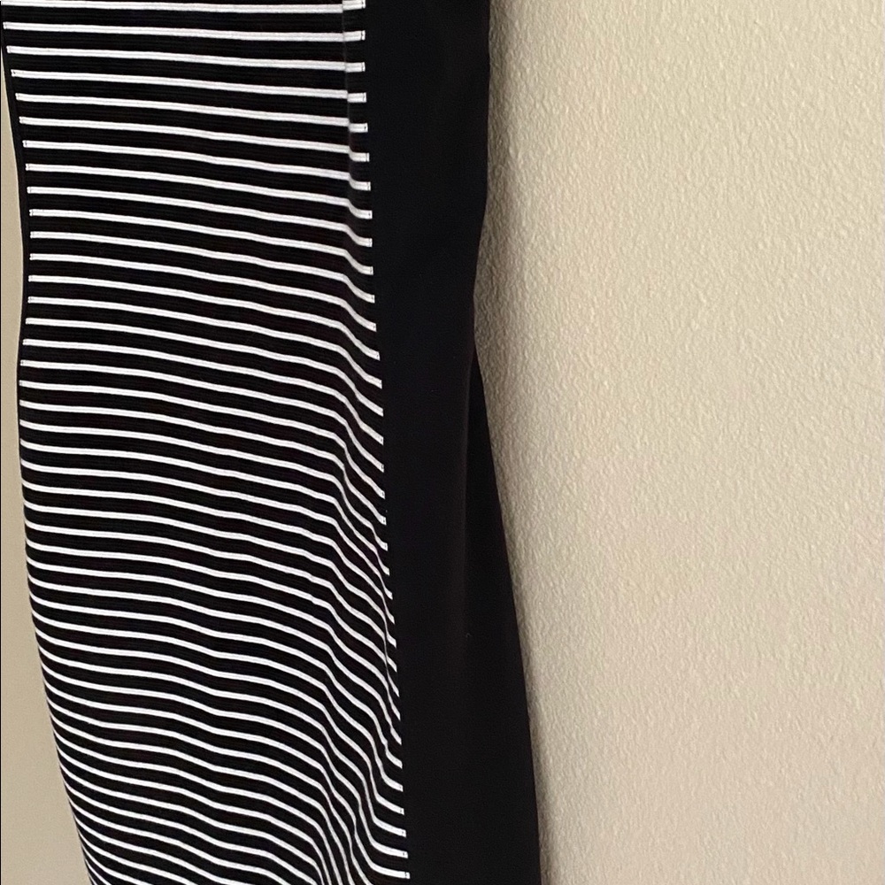 🚨FINAL REDUCED PRICE🚨 Athleta Black & White Striped Dress Size XS EUC - Picture 6 of 7